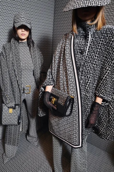 Look 37